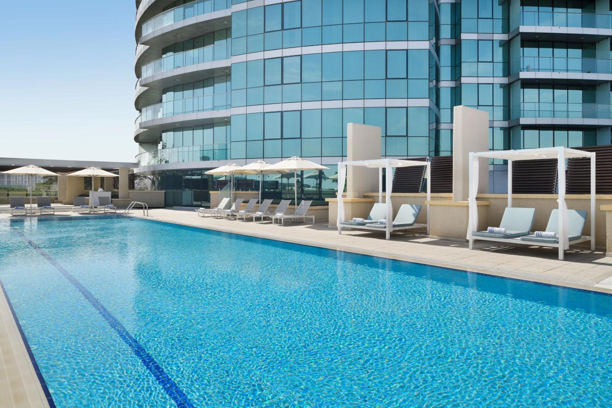 Intercontinental Residence Suites Dubai Festival City By Ihg Bagian luar foto The swimming pool at the hotel