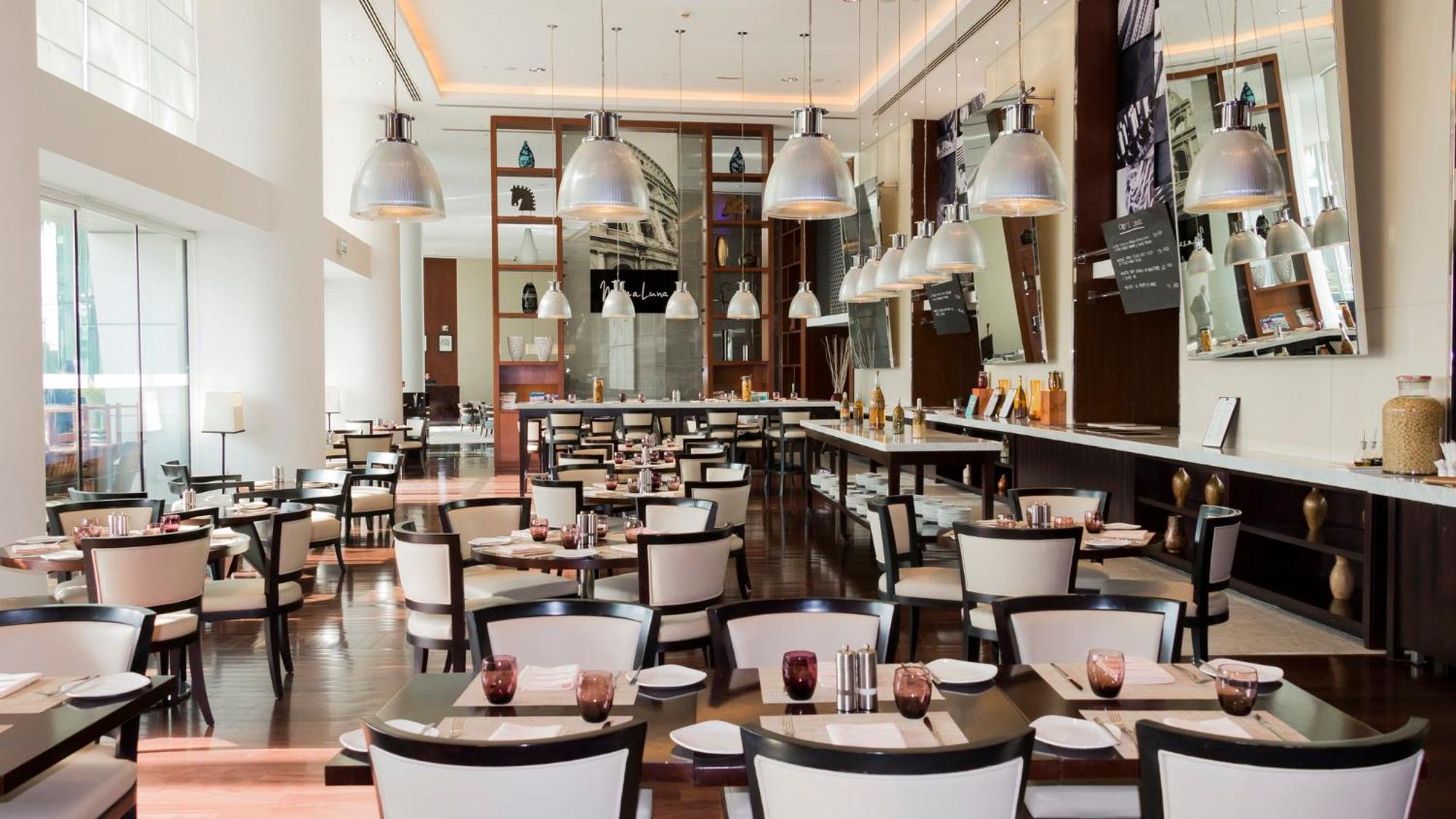 Intercontinental Residence Suites Dubai Festival City By Ihg Bagian luar foto The interior of the restaurant
