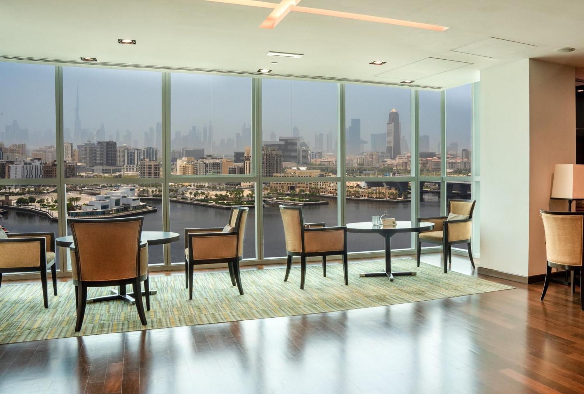 Intercontinental Residence Suites Dubai Festival City By Ihg Bagian luar foto View from the lounge