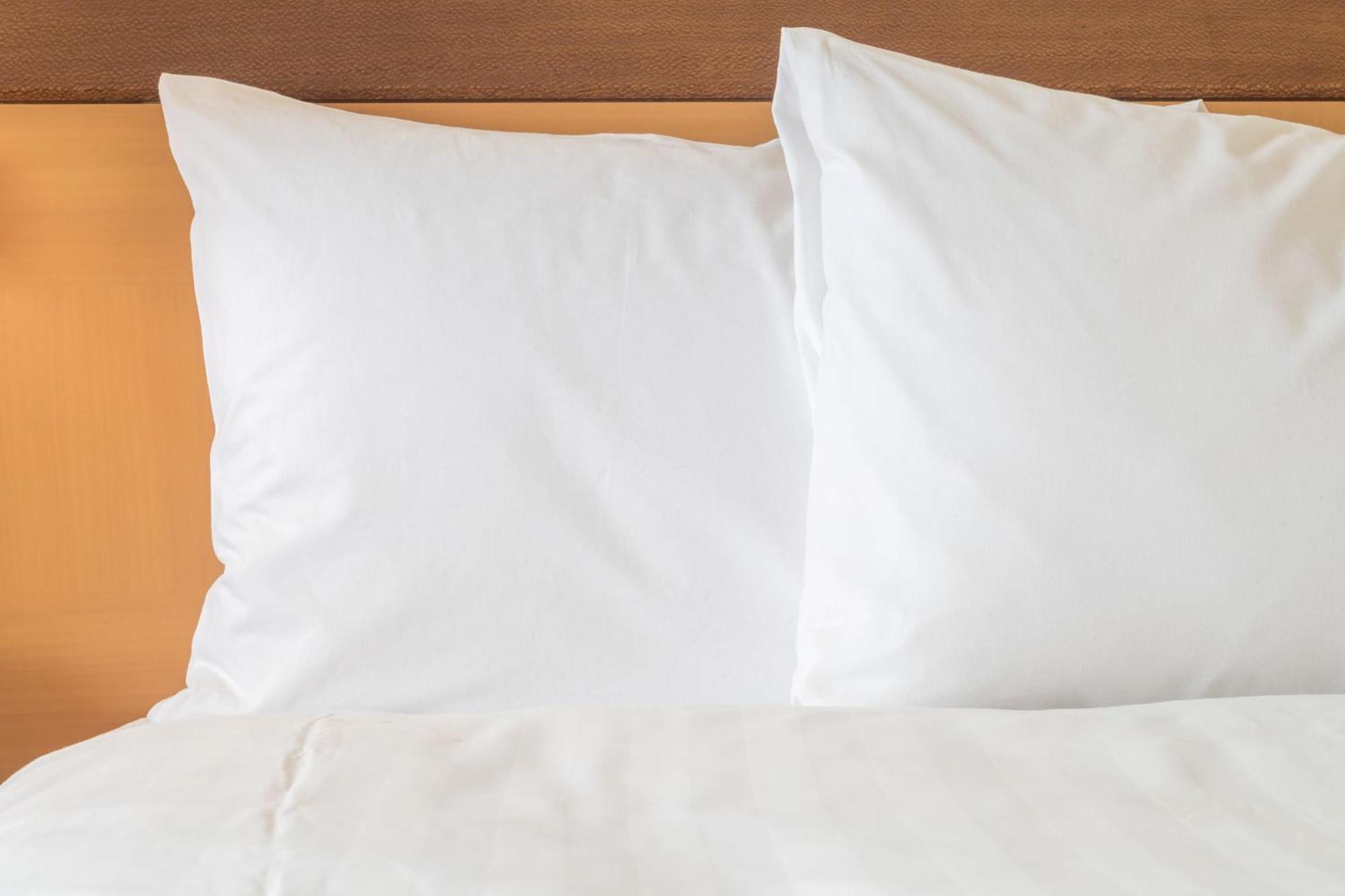 Intercontinental Residence Suites Dubai Festival City By Ihg Bagian luar foto Two pillows on a bed