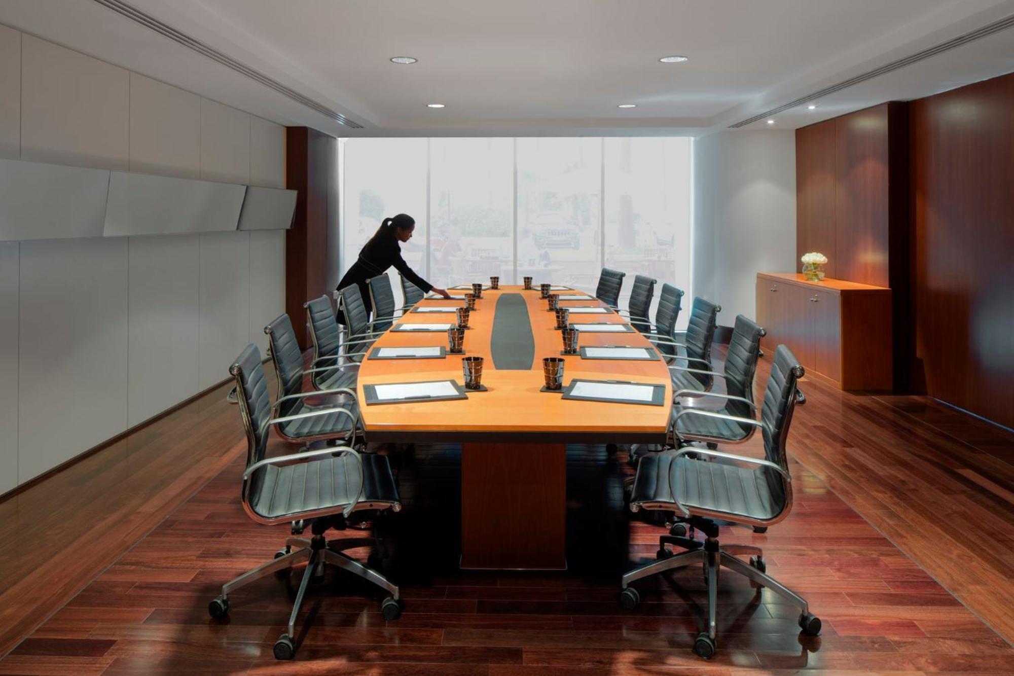 Intercontinental Residence Suites Dubai Festival City By Ihg Bagian luar foto A meeting room at a hotel