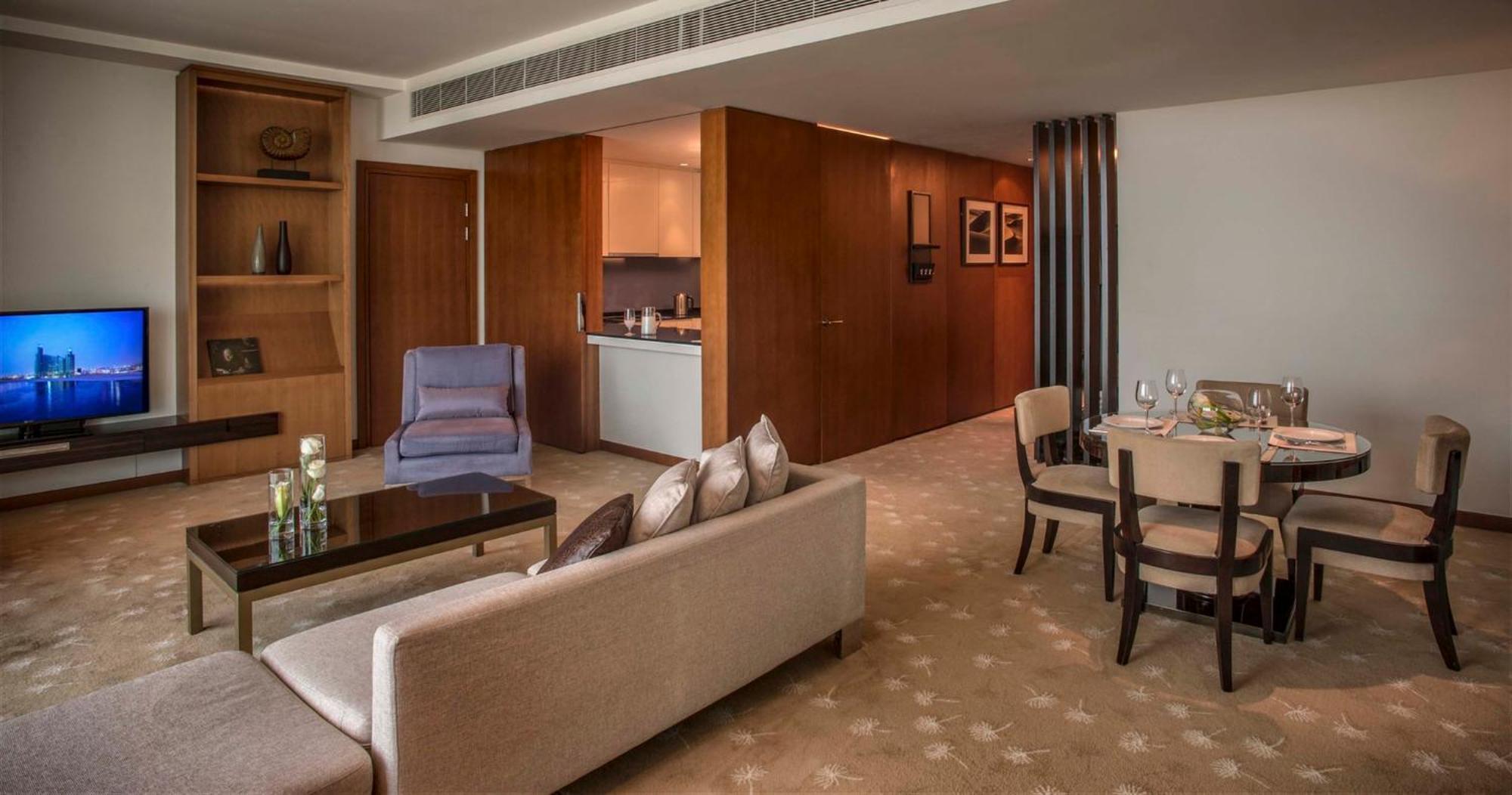 Intercontinental Residence Suites Dubai Festival City By Ihg Bagian luar foto A suite at the Ritz-Carlton, DIFC