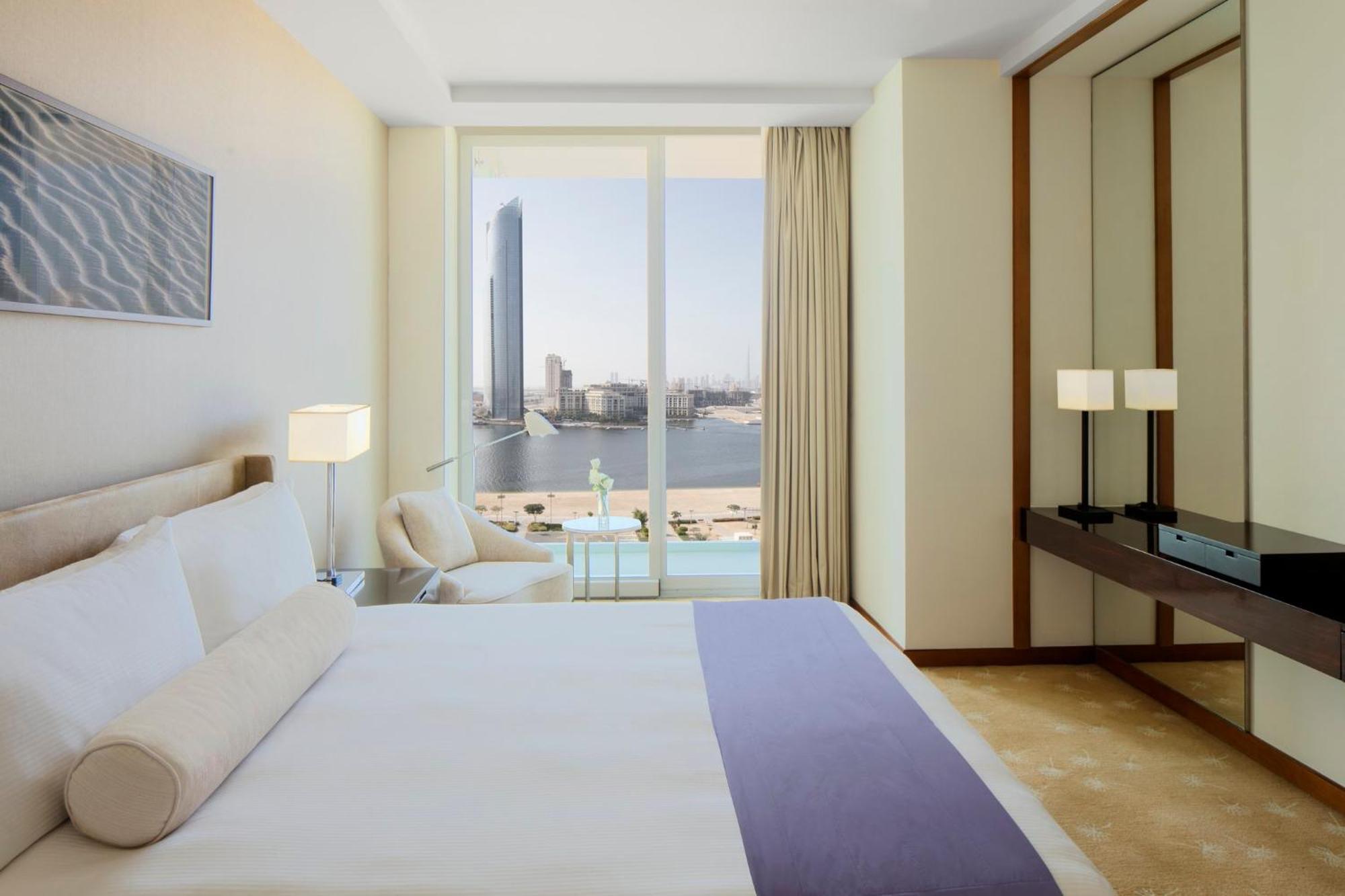 Intercontinental Residence Suites Dubai Festival City By Ihg Bagian luar foto A bedroom at the hotel