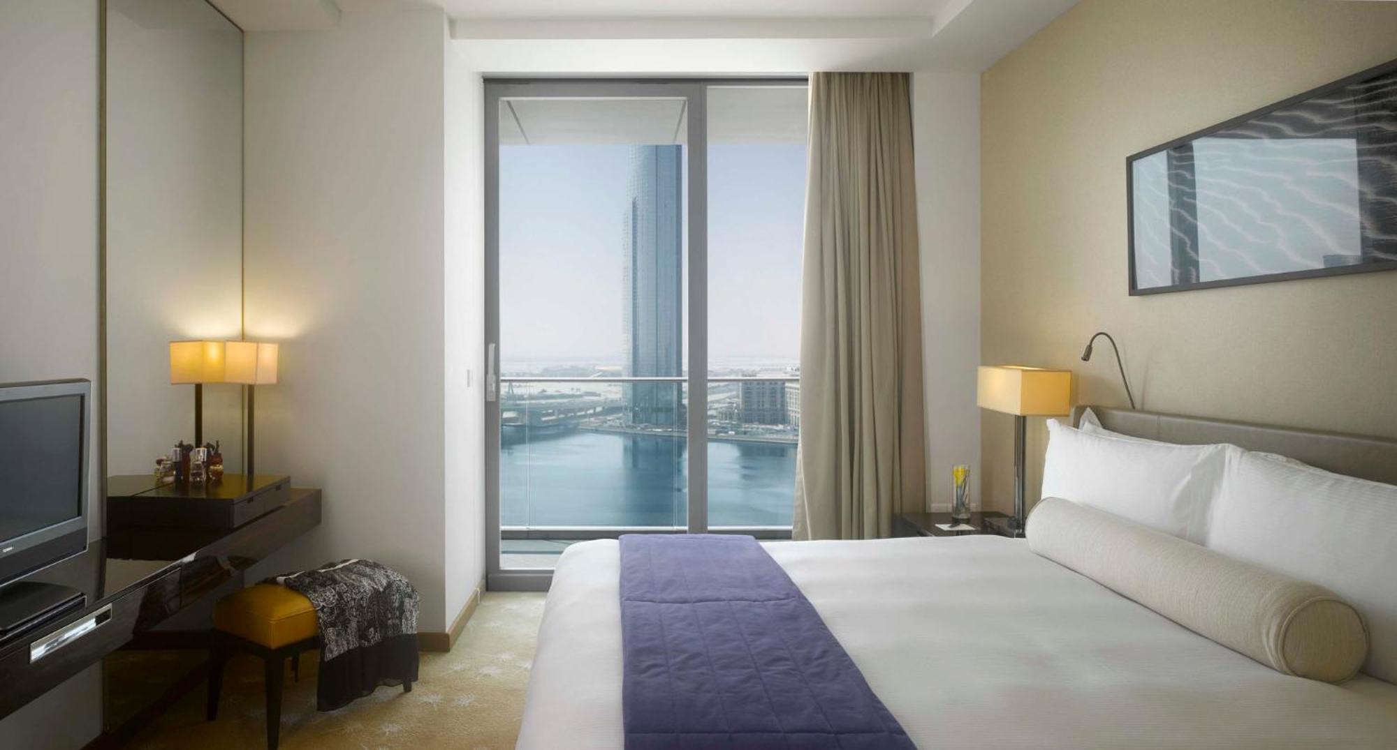 Intercontinental Residence Suites Dubai Festival City By Ihg Bagian luar foto A bedroom at the Address Downtown Hotel