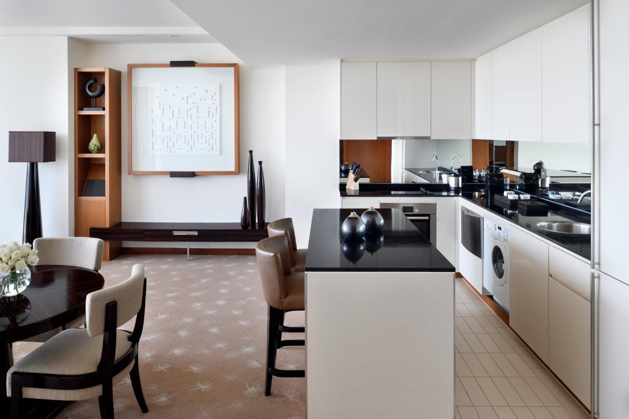 Intercontinental Residence Suites Dubai Festival City By Ihg Bagian luar foto A kitchen in a suite at The Ritz-Carlton, Dubai