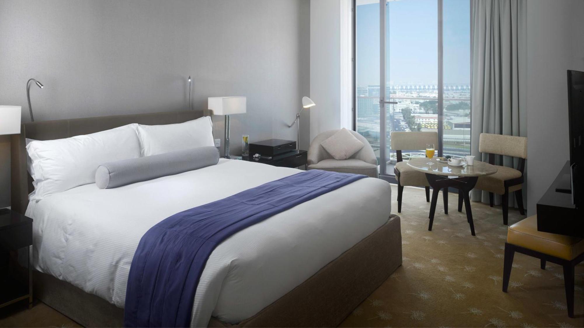 Intercontinental Residence Suites Dubai Festival City By Ihg Bagian luar foto A guest room at the hotel