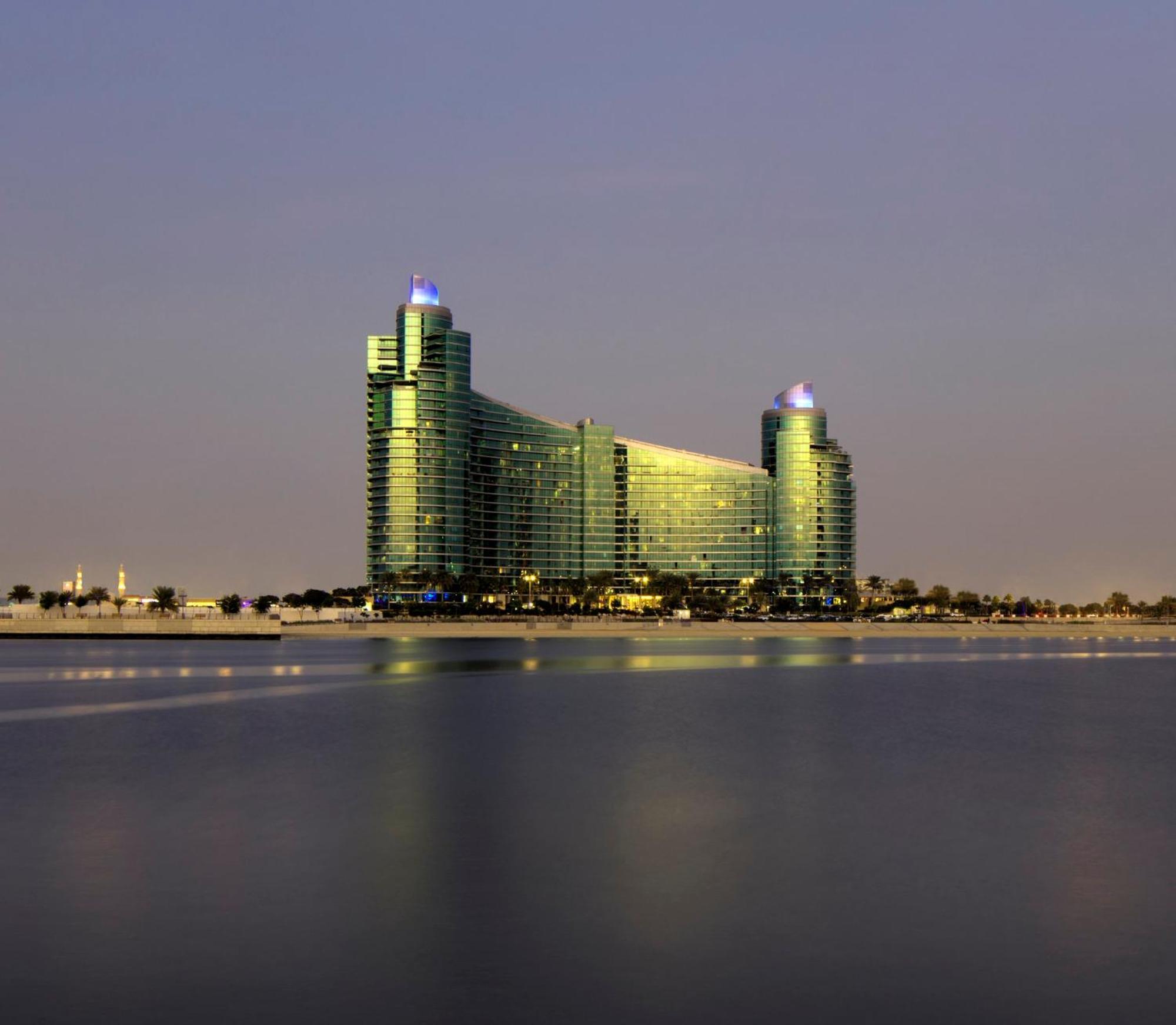 Intercontinental Residence Suites Dubai Festival City By Ihg Bagian luar foto The Jumeirah Beach Hotel