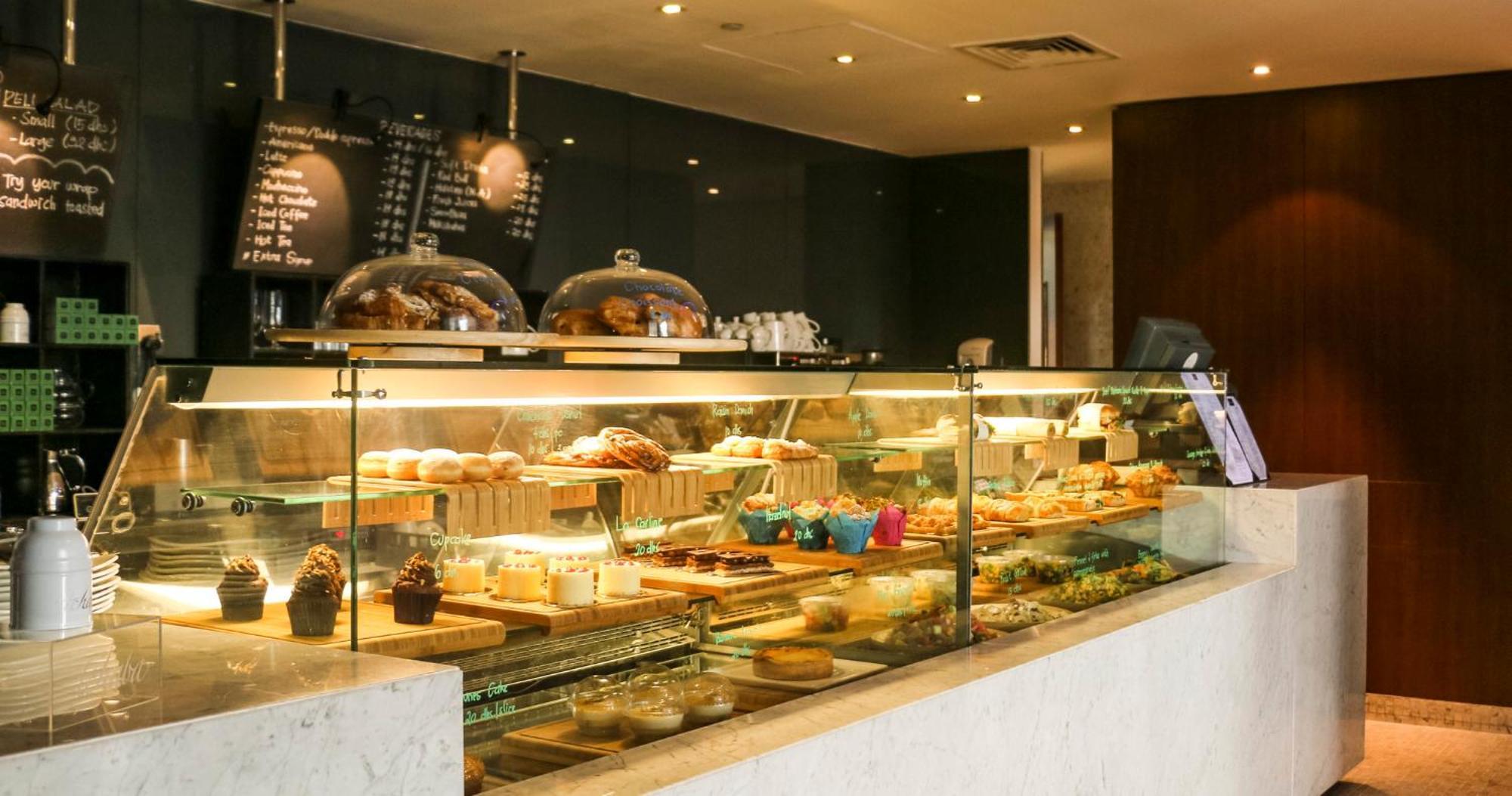 Intercontinental Residence Suites Dubai Festival City By Ihg Bagian luar foto A pastry display case