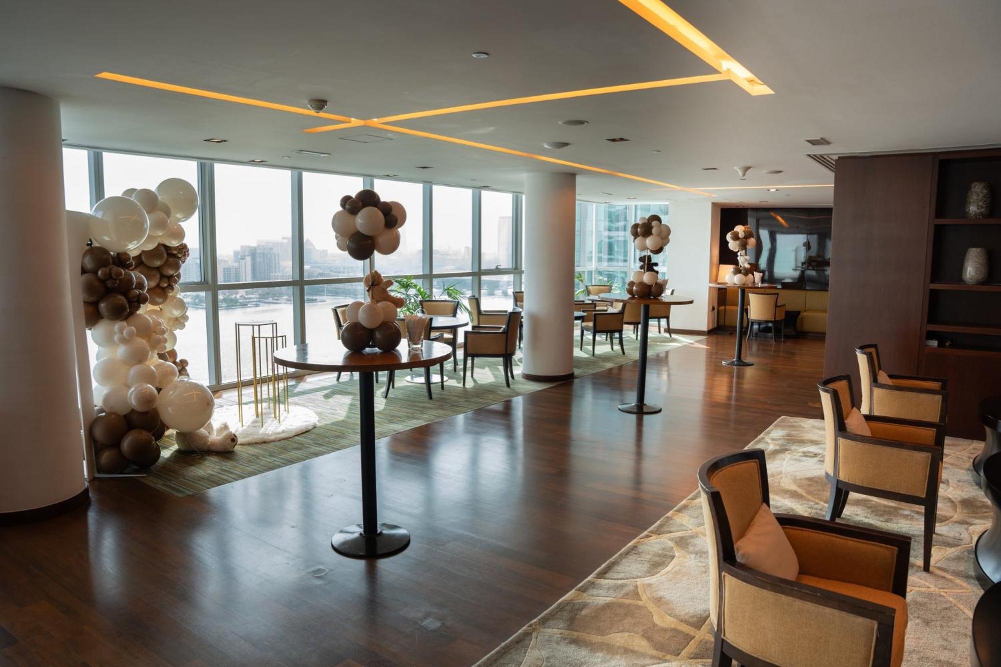 Intercontinental Residence Suites Dubai Festival City By Ihg Bagian luar foto The lounge at the airport