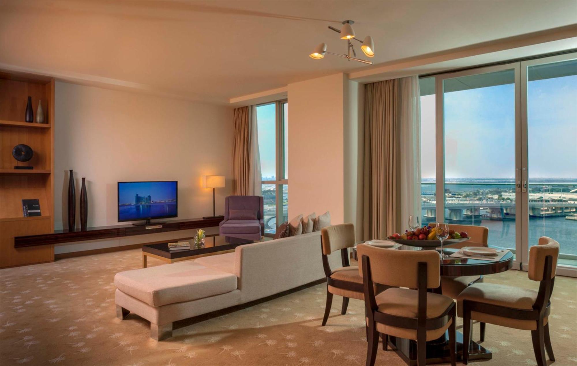 Intercontinental Residence Suites Dubai Festival City By Ihg Bagian luar foto A suite at the hotel